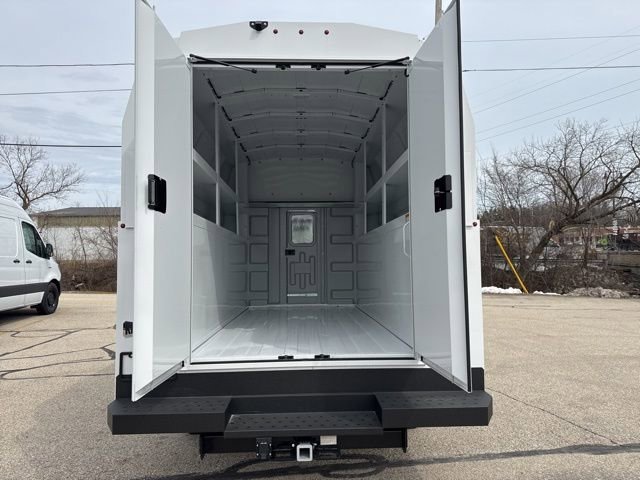 New 2025 Summit White Chevrolet 1WT image 10