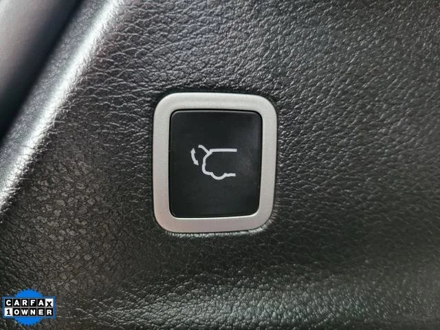 Used 2025 White Chrysler Select image 8