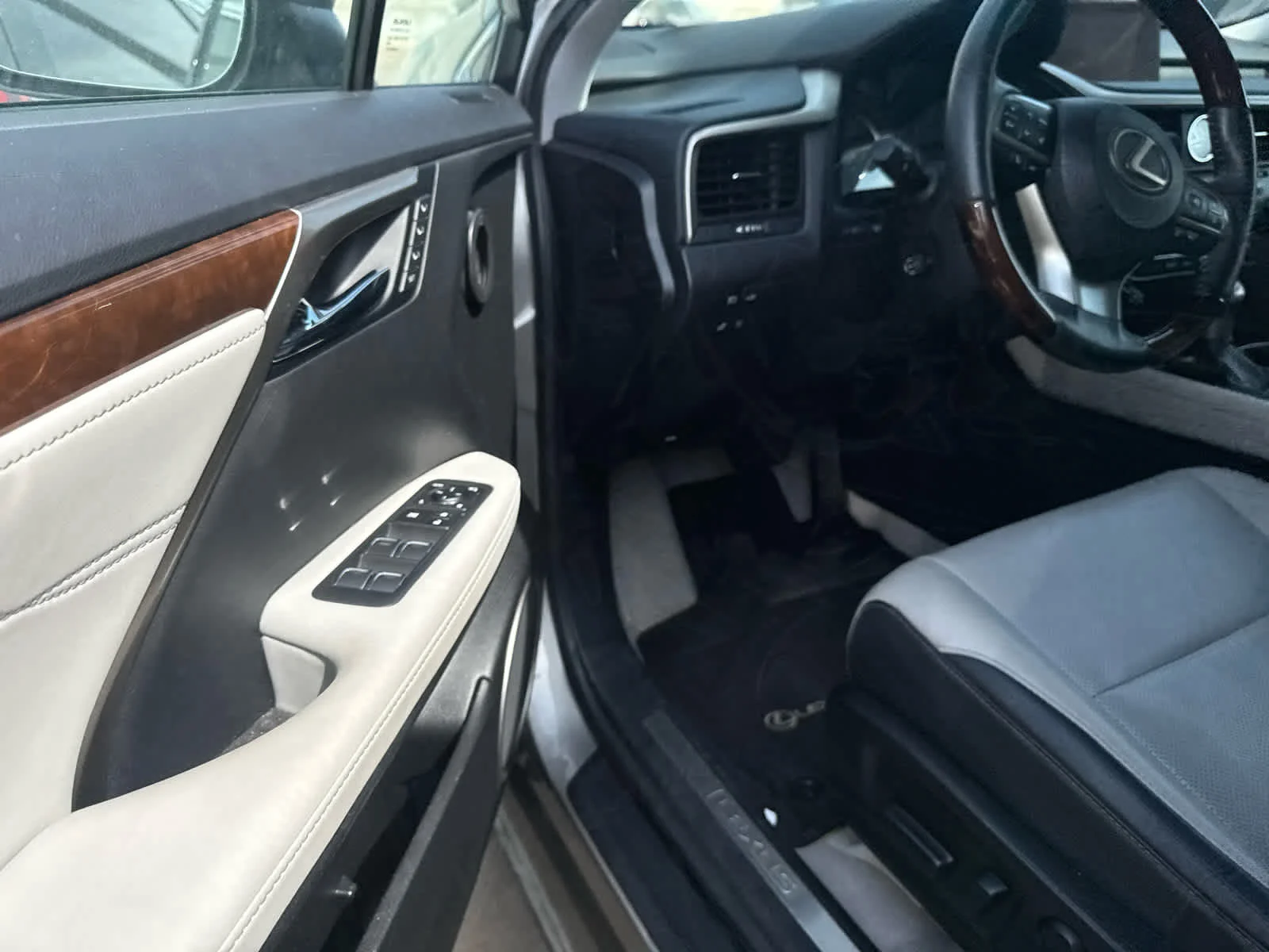 Certified Used 2019 Atomic Silver Lexus  image 8