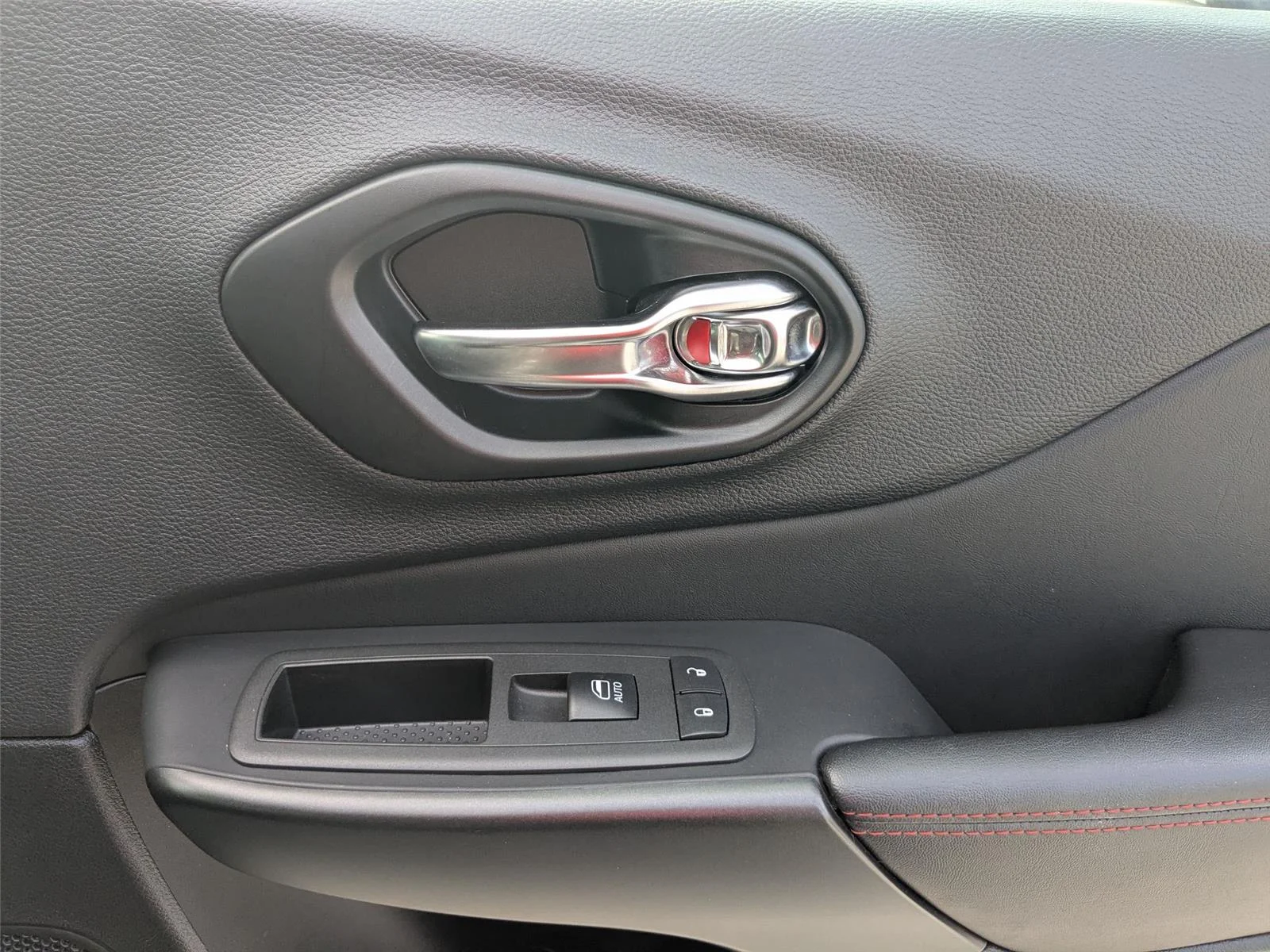 Used 2022 GRAY Jeep Trailhawk image 32