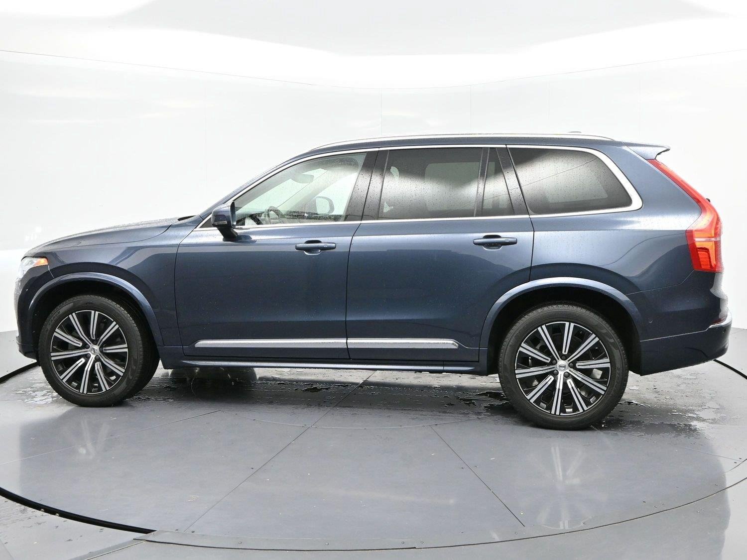 Used 2023 Denim Blue Metallic Volvo Plus image 5
