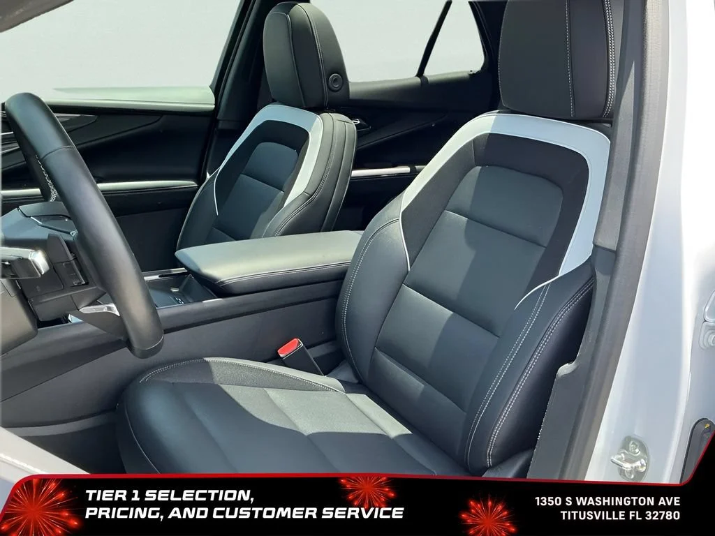 Used 2025 Summit White Chevrolet LT image 25