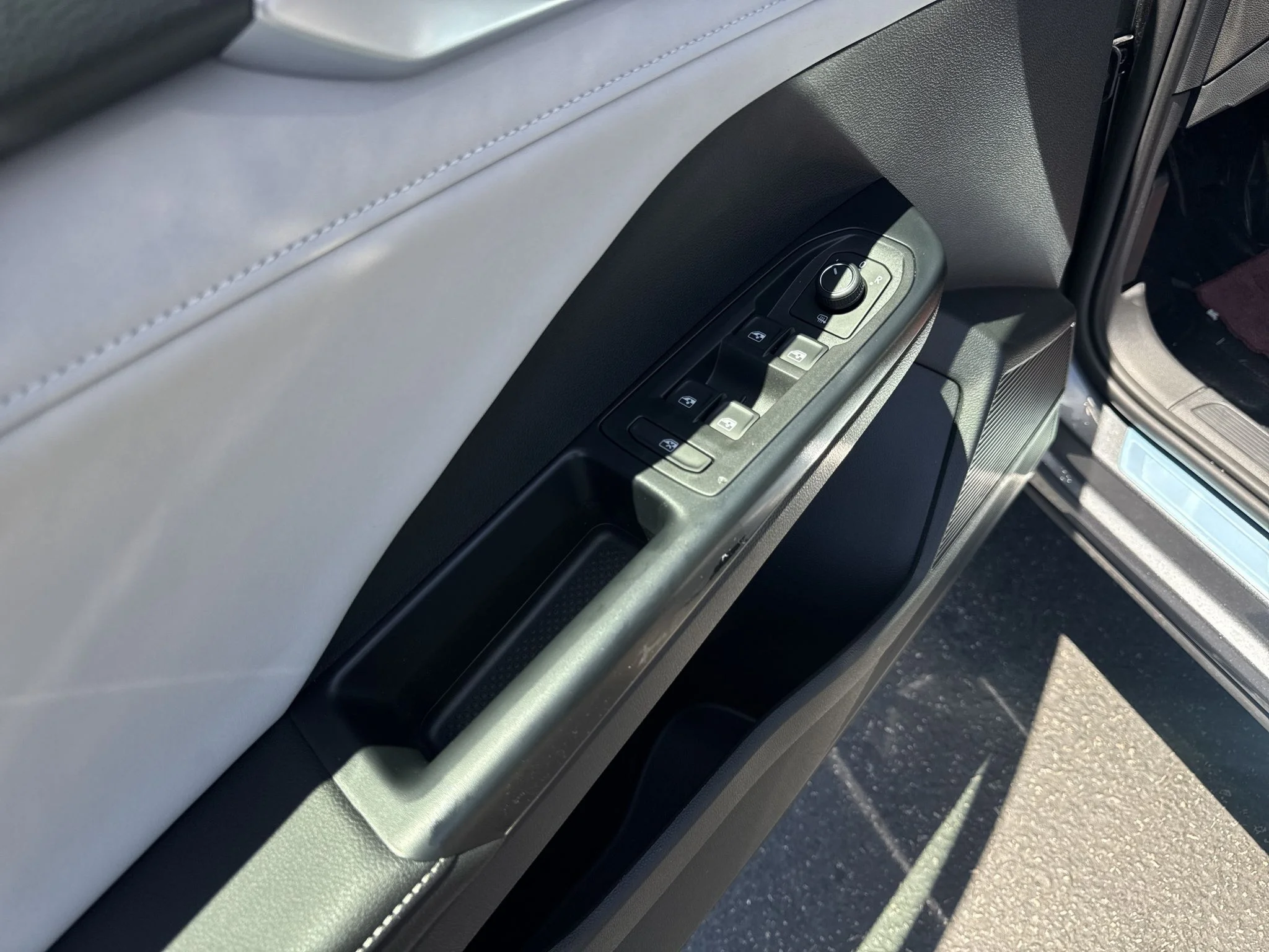 New 2026 Platinum Gray Metallic Volkswagen SE image 13