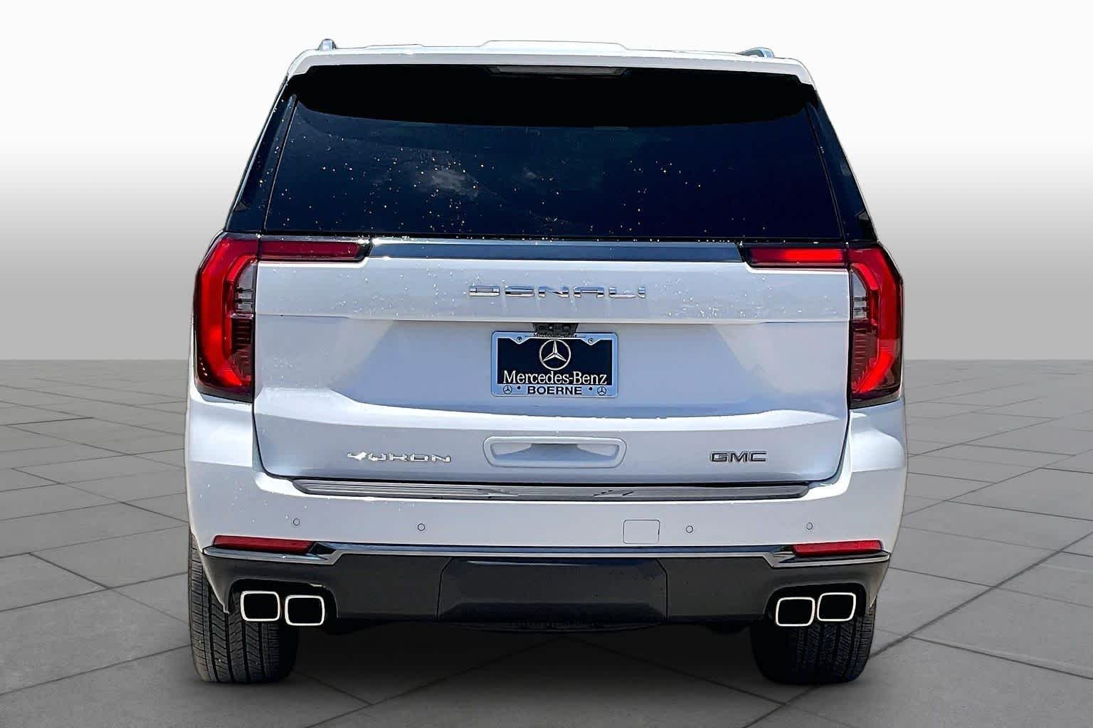 Used 2026 Glacier White Tricoat GMC Denali Ultimate image 5
