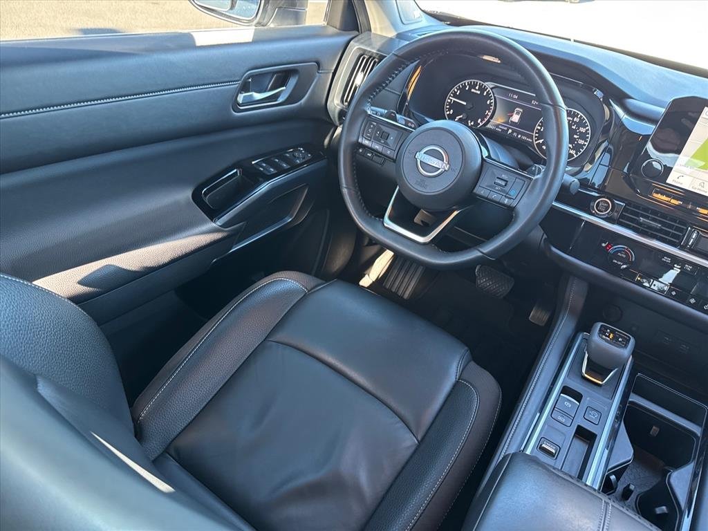 Used 2024 PEARL WHITE TRICO Nissan SL image 12