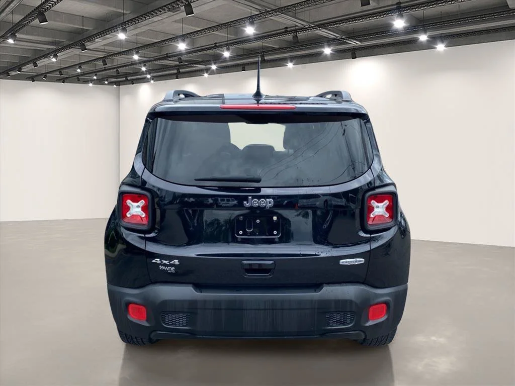 Used 2018 Black Jeep Latitude image 6