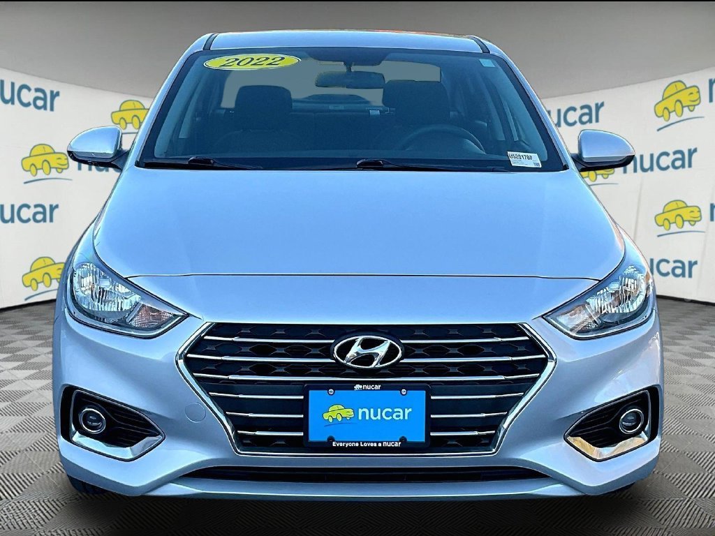 Used 2022 Silver Hyundai SEL image 2