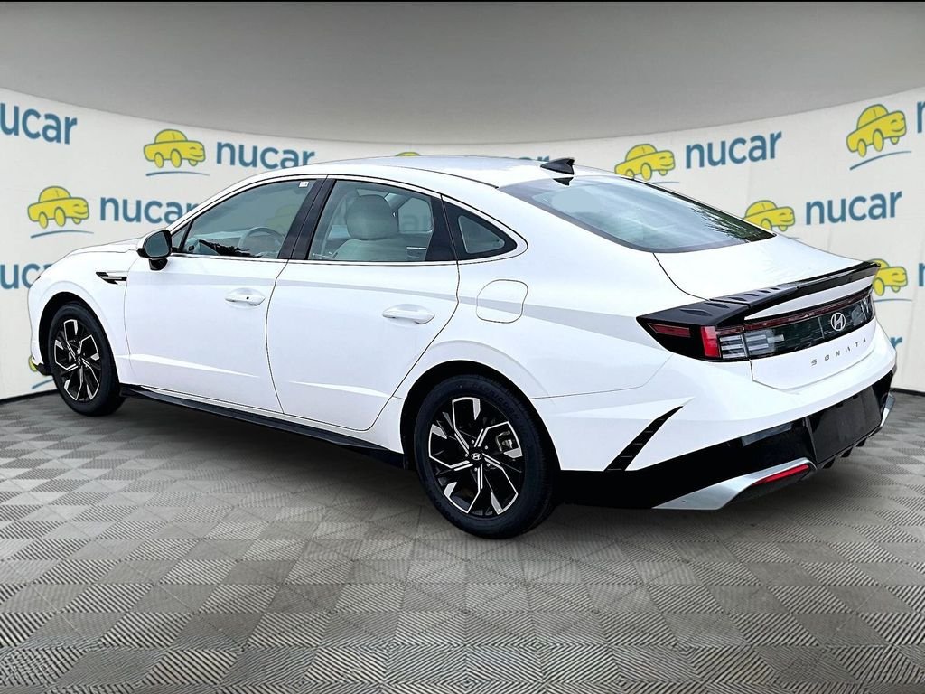 Used 2025 White Hyundai SEL image 5