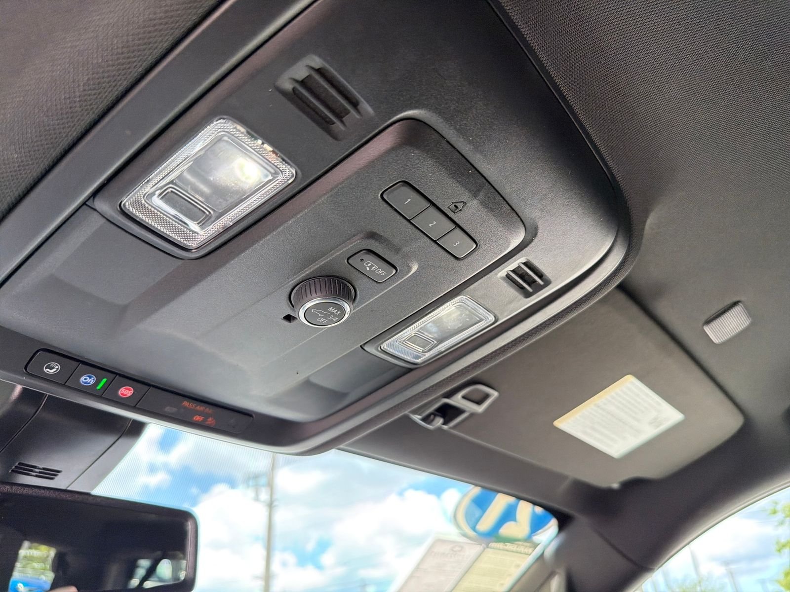 Used 2021 Black Chevrolet Z71 image 27