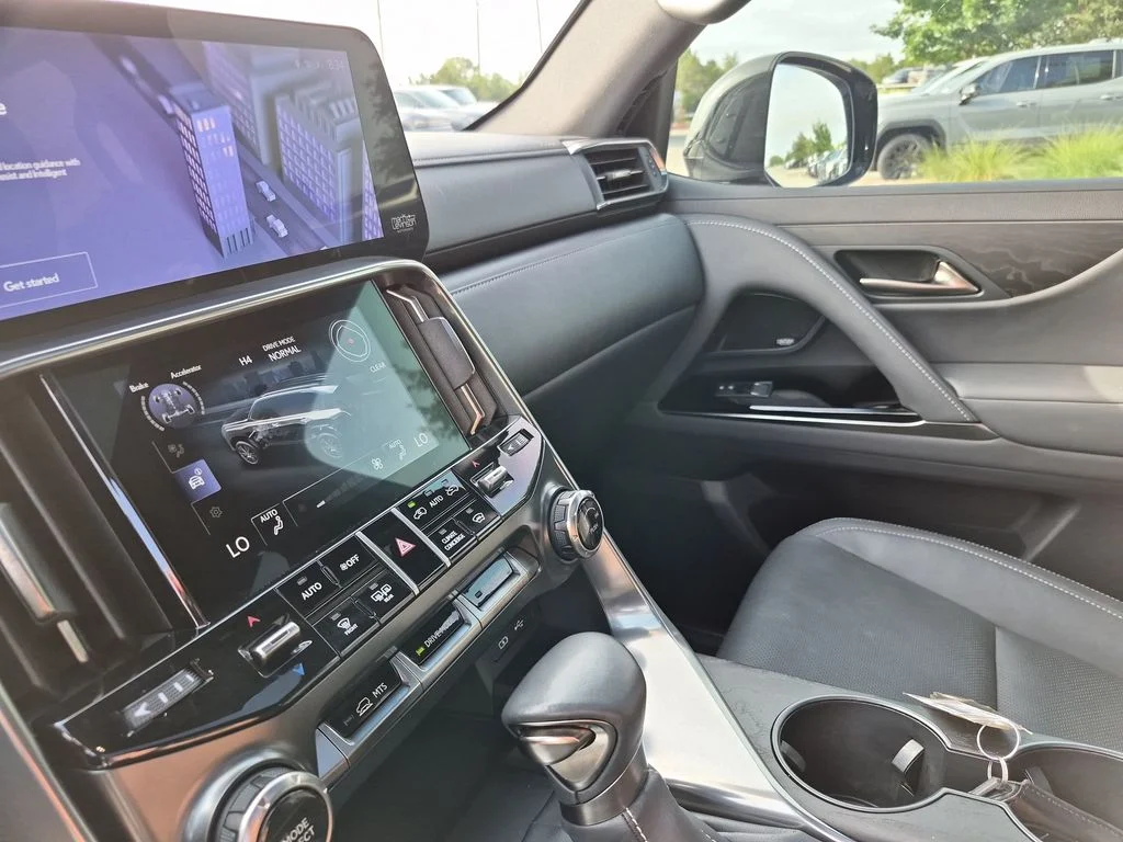 Used 2022 Silver Lexus 600 Premium image 27