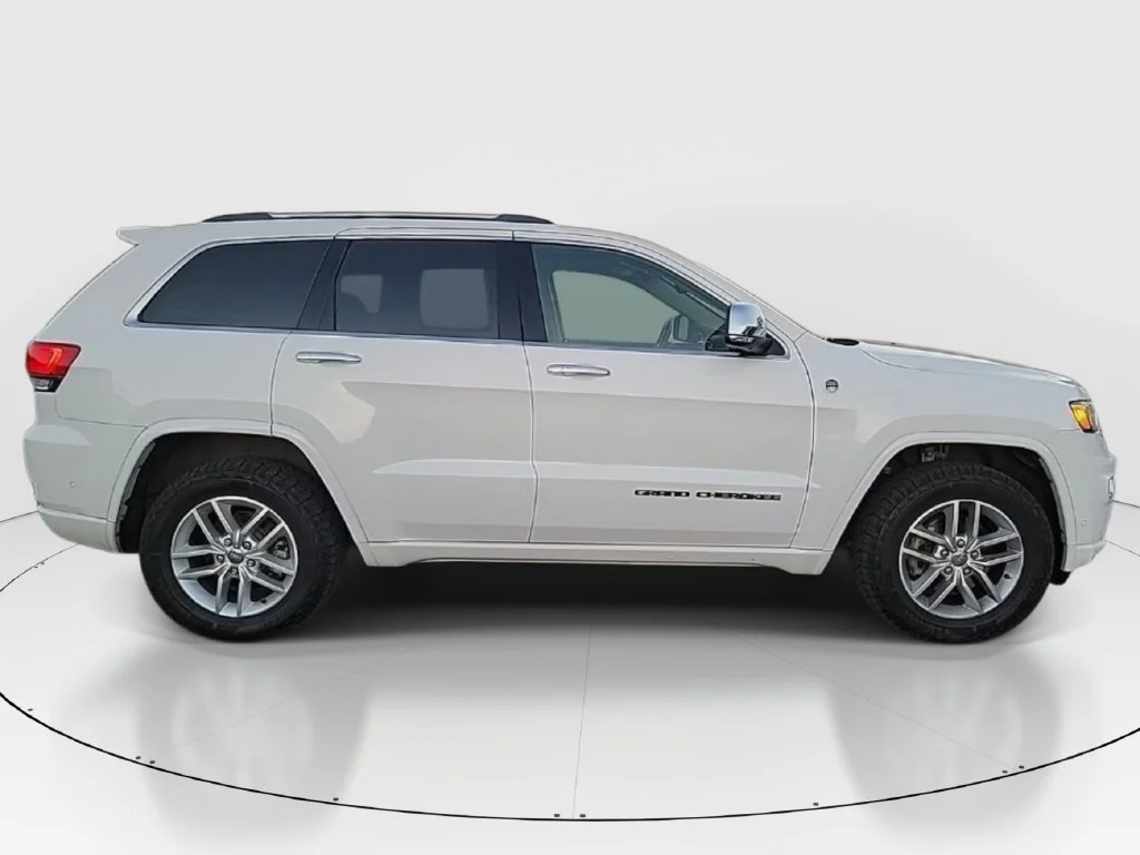 Used 2018 White Jeep Overland image 4