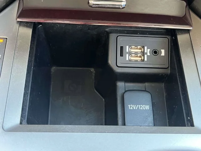 Used 2018 White Lexus 460 image 32
