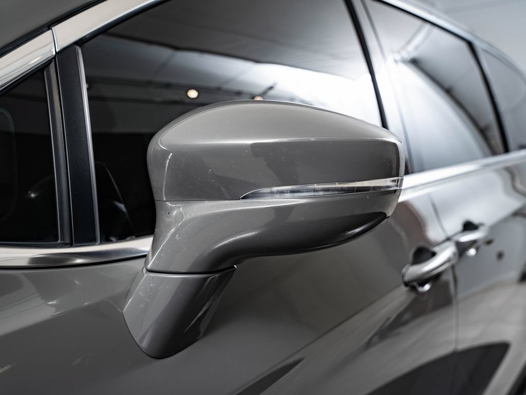 Used 2022 Ceramic Gray Clearcoat Chrysler Touring L image 16