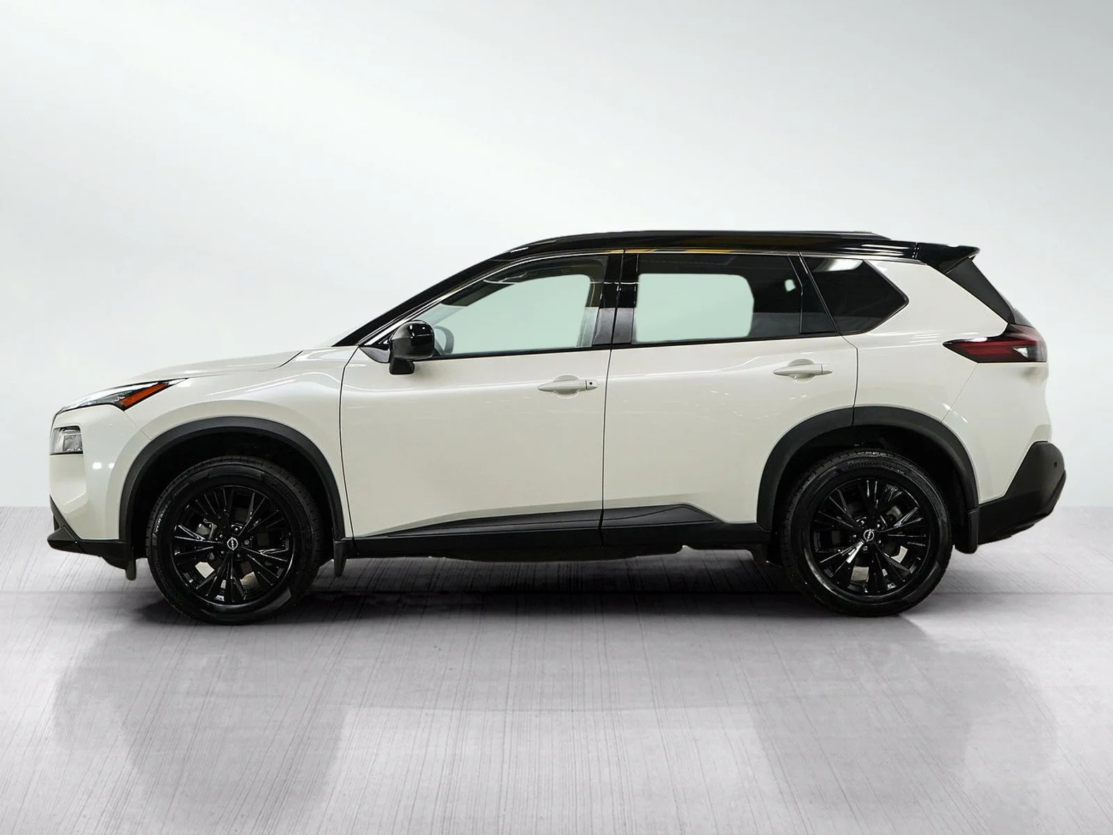 Used 2023 Nissan Rogue SV with VIN JN8BT3BB5PW206426 for sale in Burnsville, Minnesota