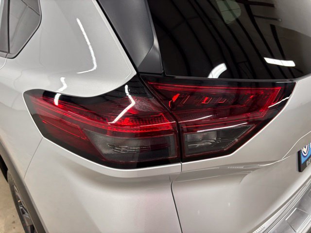 Used 2025 Silver Nissan SV image 7