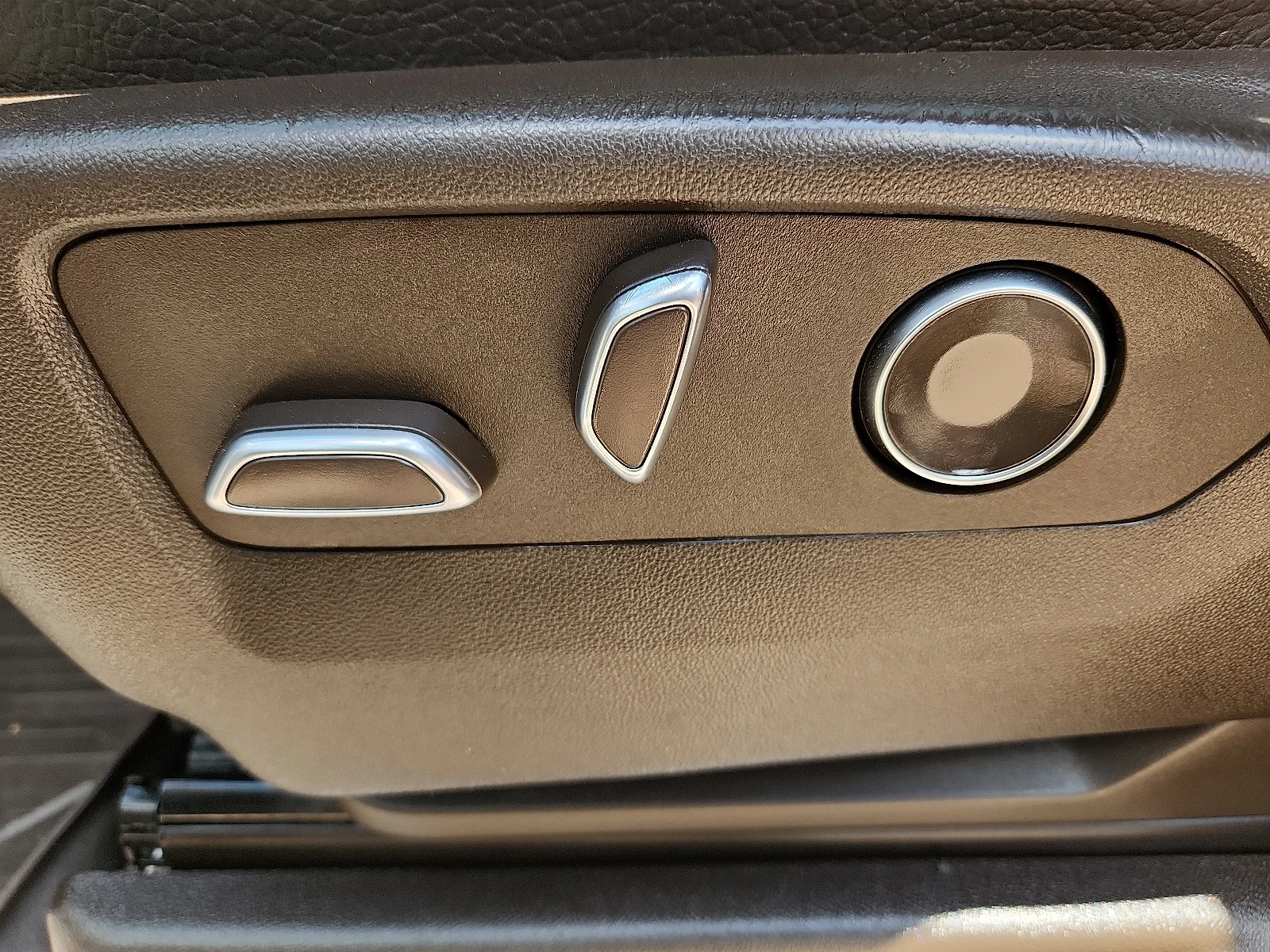 Used 2024 White GMC Denali image 14
