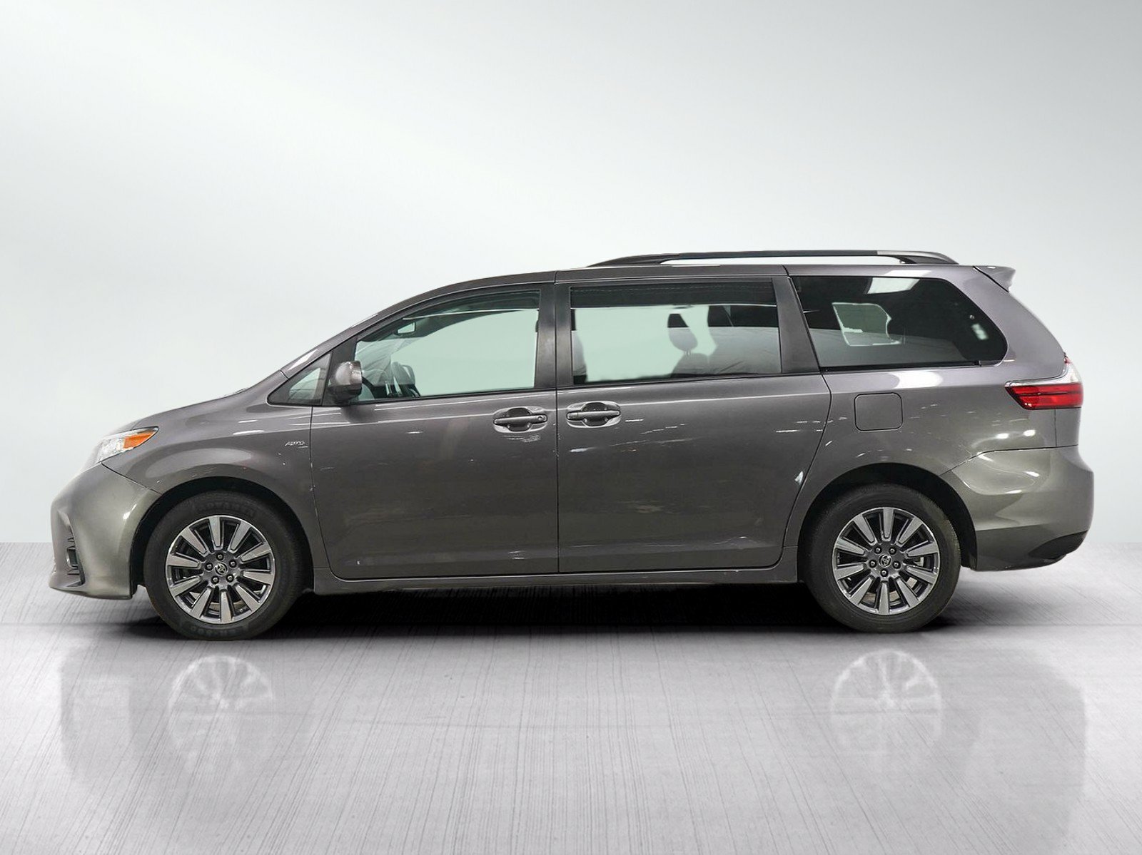 Used 2020 Toyota Sienna LE with VIN 5TDJZ3DC3LS252133 for sale in Burnsville, Minnesota