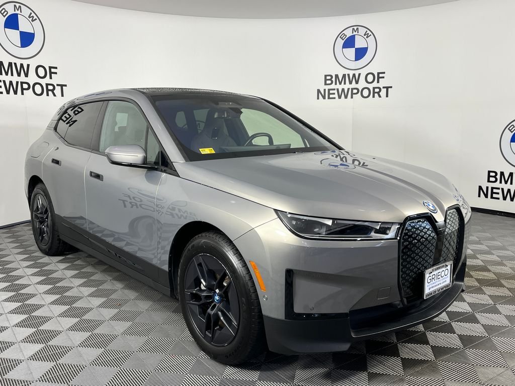 Used 2024 Gray BMW xDrive50 image 1
