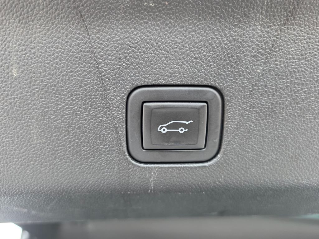2025 Chevrolet Suburban Z71 - Photo 13