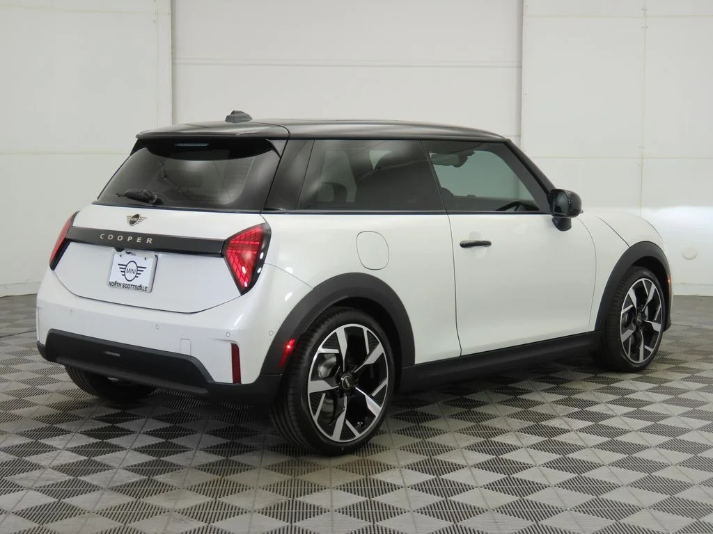 Certified Used 2026 Nanuq White Metallic MINI Signature Plus image 6