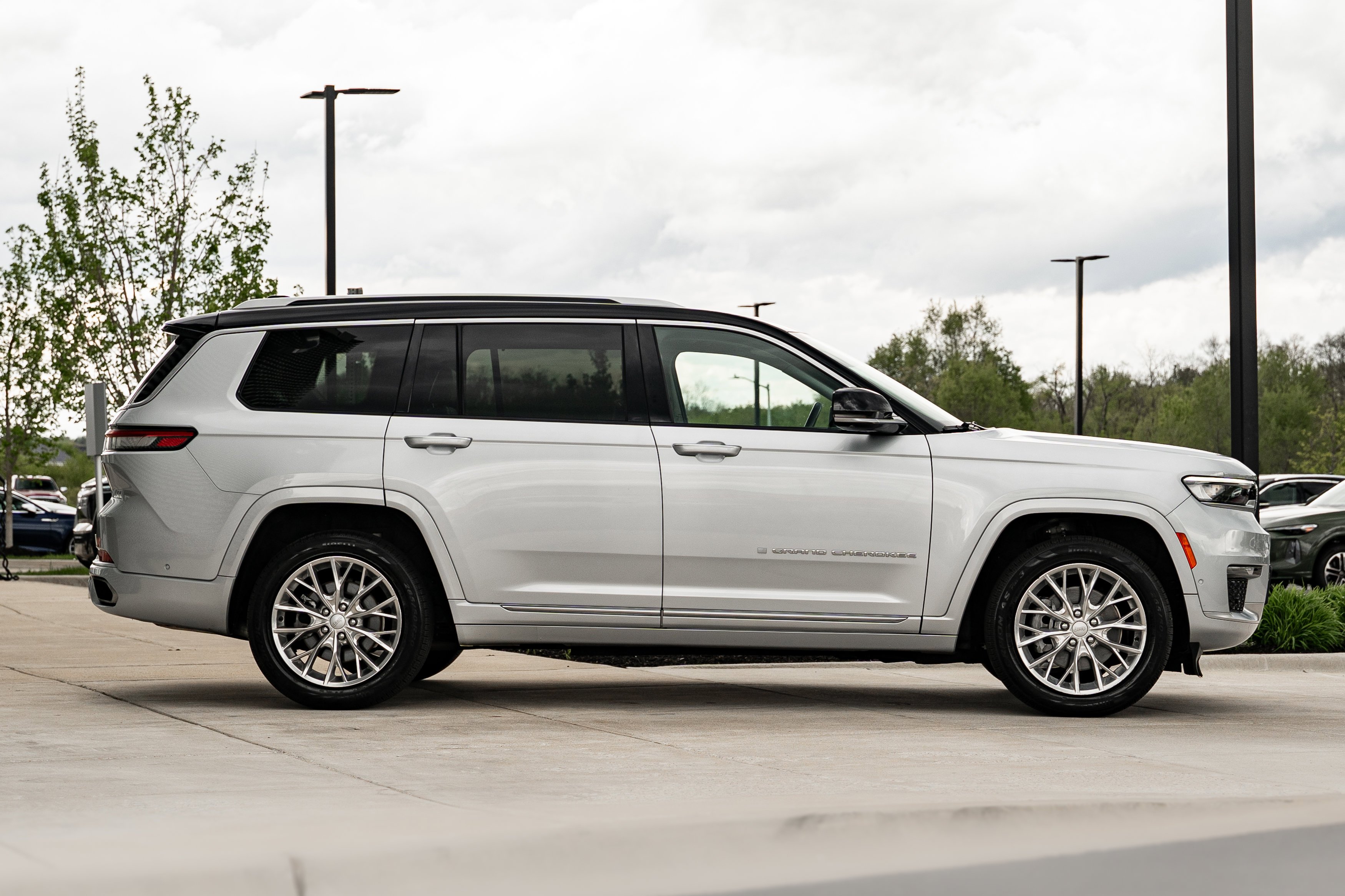 Used 2021 Silver Zynith Jeep Summit image 3