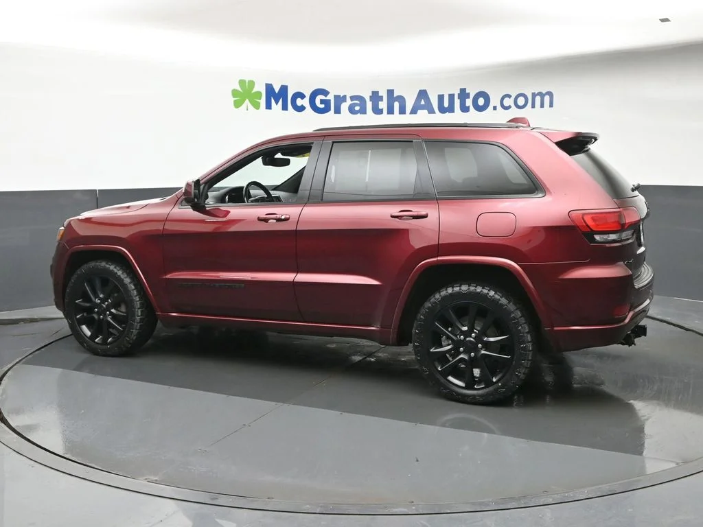 Used 2018 Red Jeep Altitude image 23