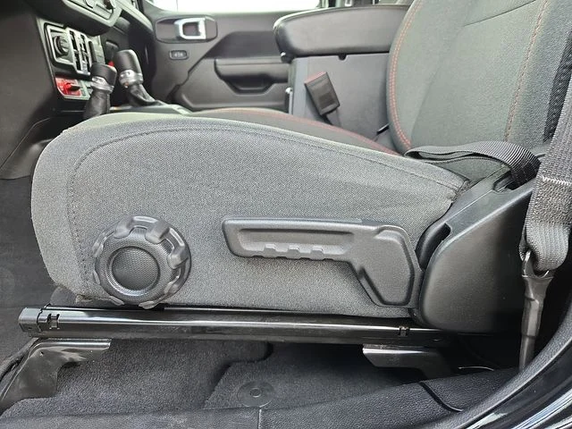 Used 2025 Black Jeep Rubicon image 27
