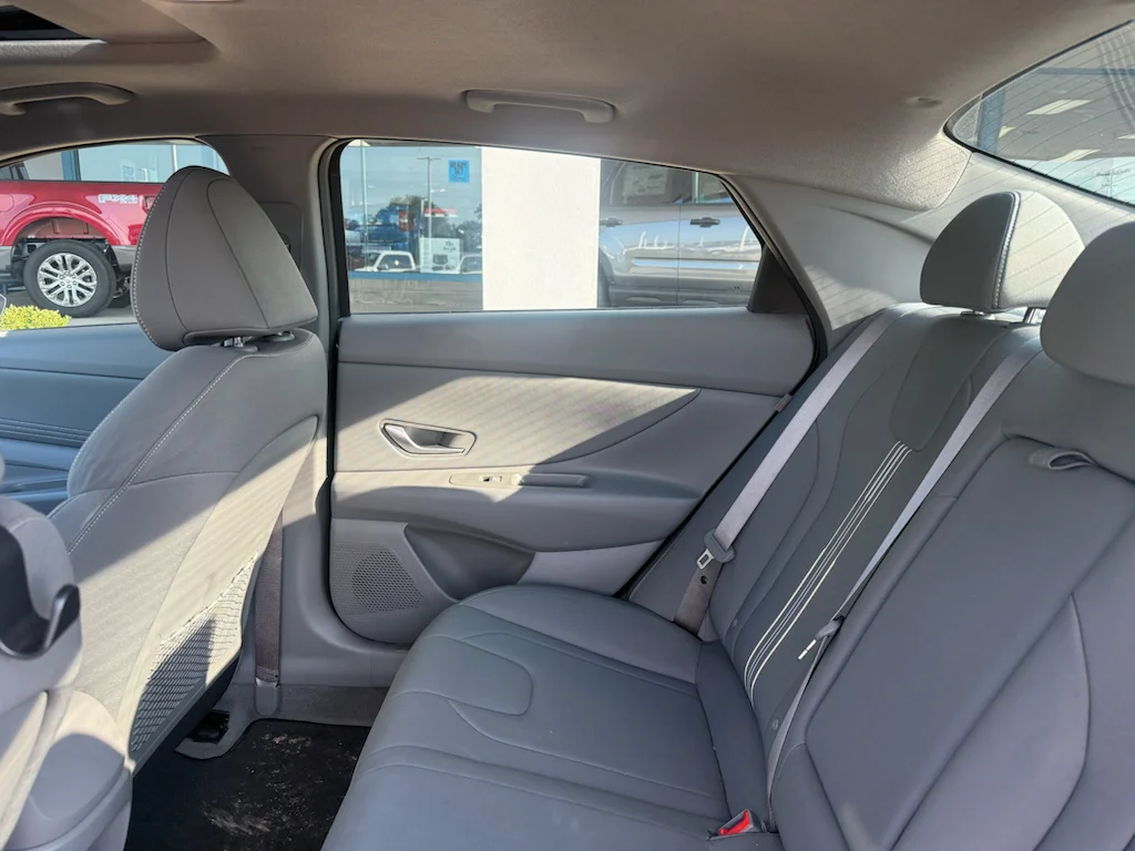 Used 2025 Amazon Gray Hyundai SEL Convenience image 13