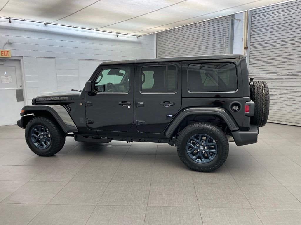 New 2026 Black Clear-Coat Exterior Paint Jeep 85th Anniversary Edition image 5