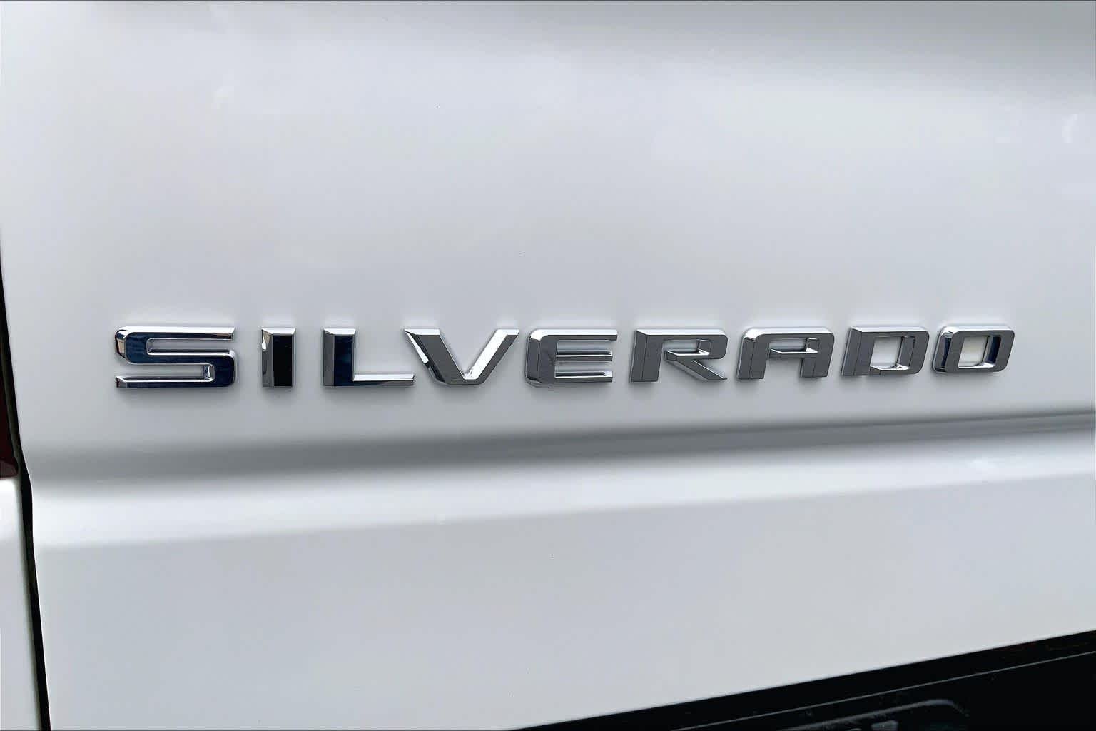 Used 2023 Iridescent Pearl Tricoat Chevrolet LTZ image 30
