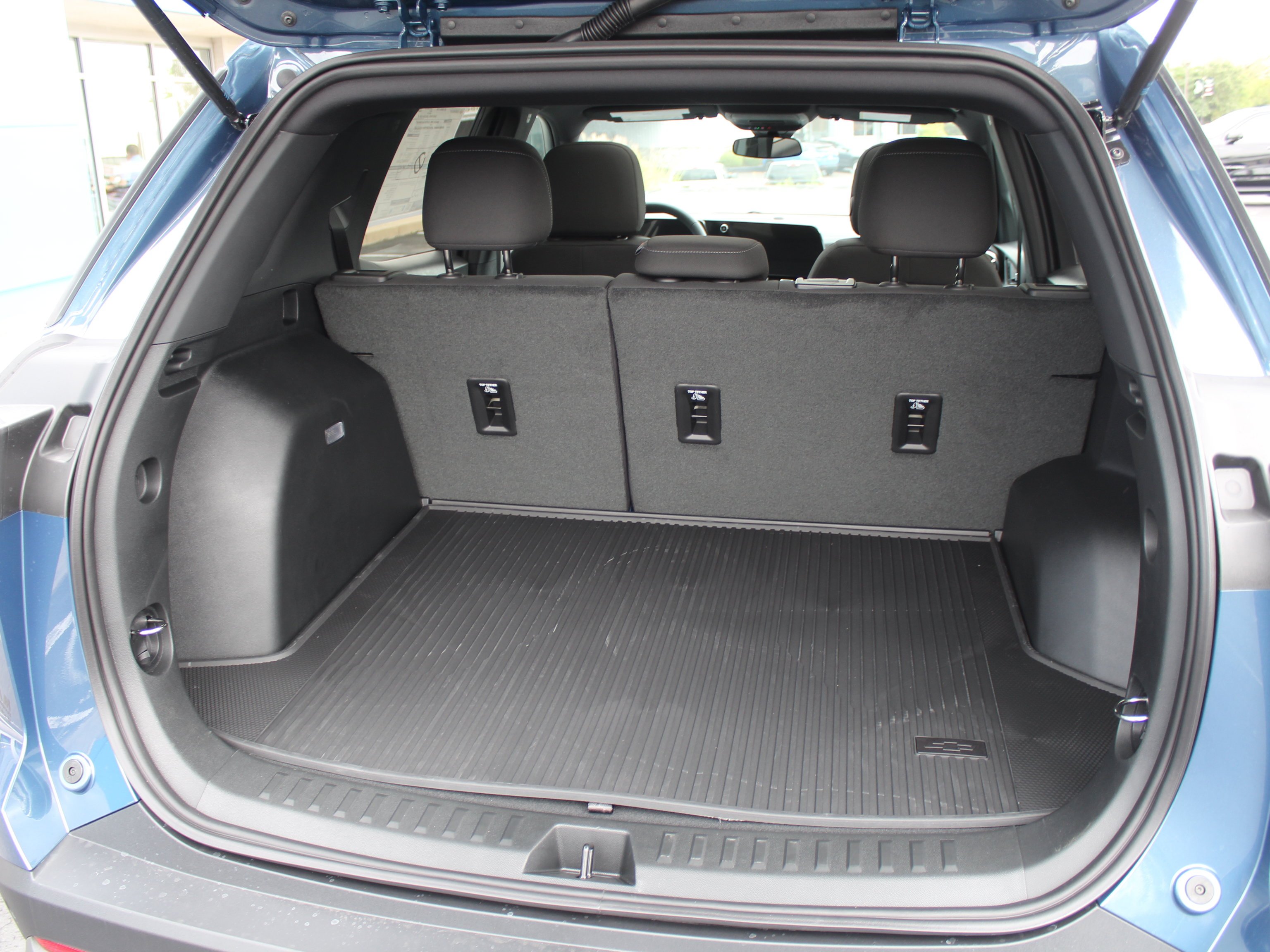 2027 Chevrolet Equinox LT - Photo 21