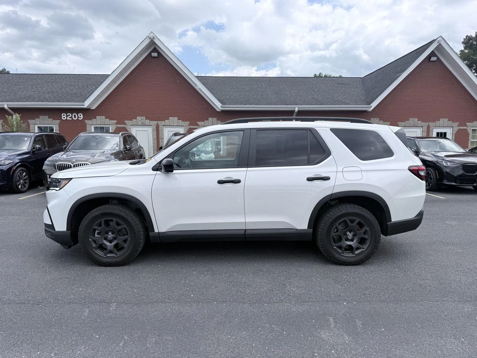 Used 2025 Platinum White Pearl Honda TrailSport image 4
