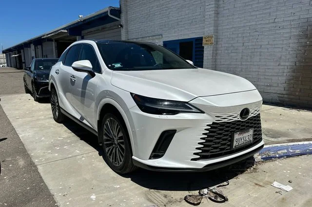 Used 2025 White Lexus 350h Luxury image 2