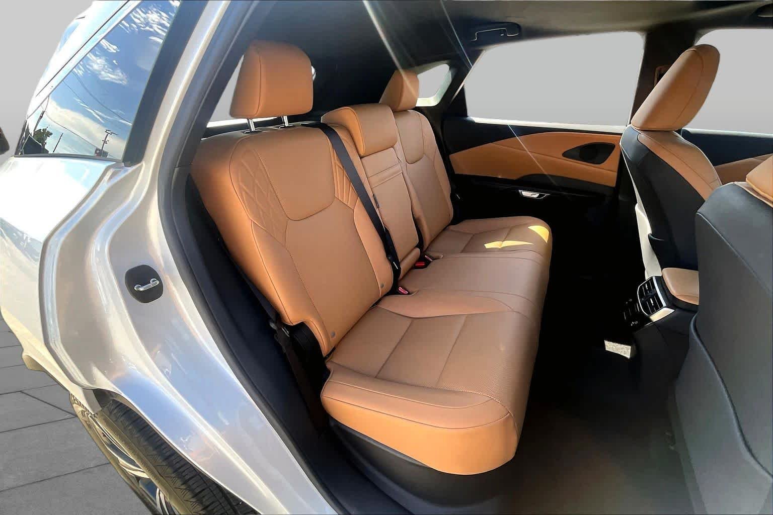 Used 2025 Eminent White Pearl Lexus Premium image 20