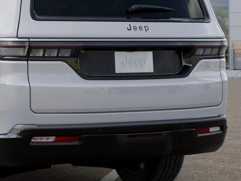 New 2026 Bright White Clear-Coat Exterior Paint Jeep 4x2 image 39