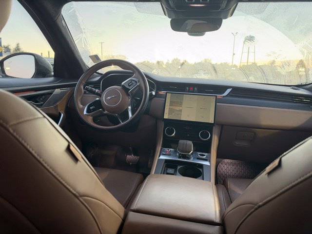 Used 2023  Jaguar P250 S image 18