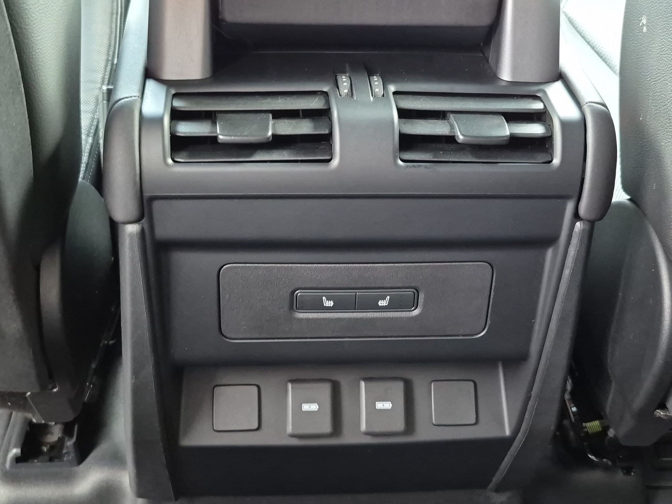Used 2024 Black Land Rover X-Dynamic SE image 23