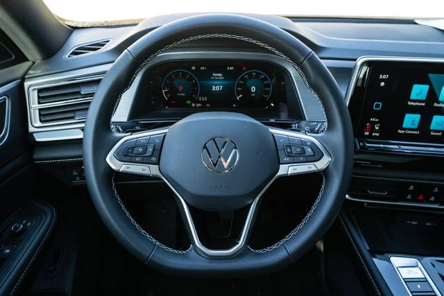 Used 2026 White/off-white Volkswagen 2.0T SE w/Technology image 15