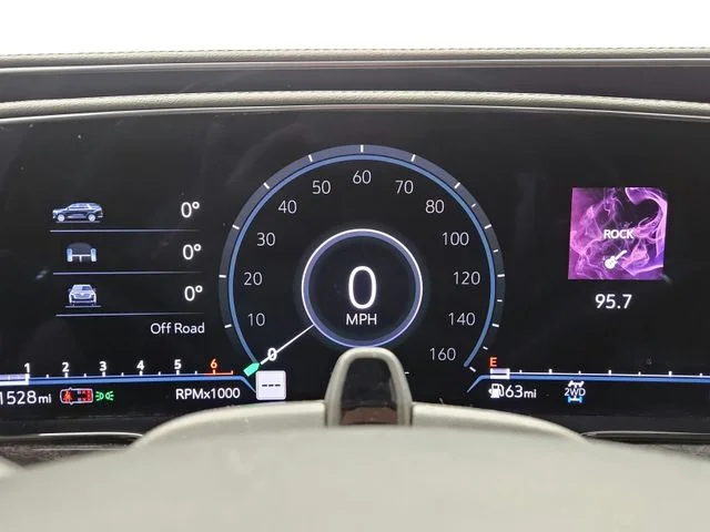 Used 2023 Silver Cadillac Premium image 20