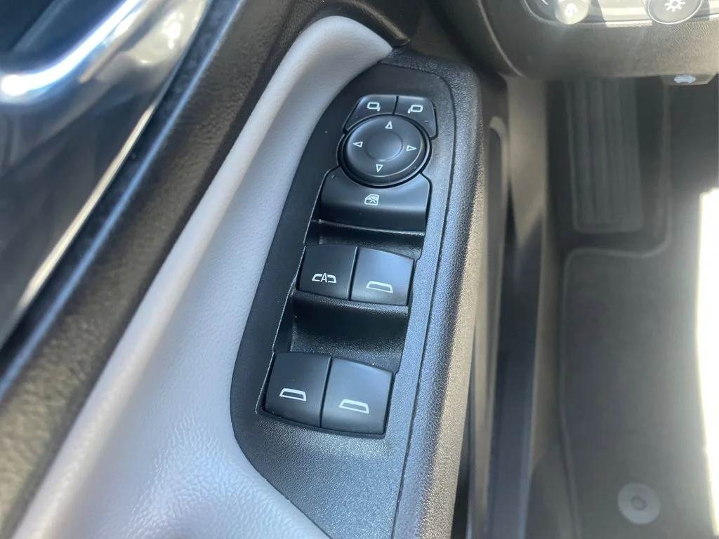 Used 2024 Summit White Chevrolet LT image 36
