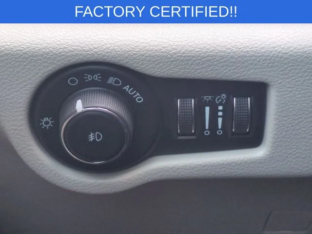 Used 2023 Silver Chrysler Touring L image 19