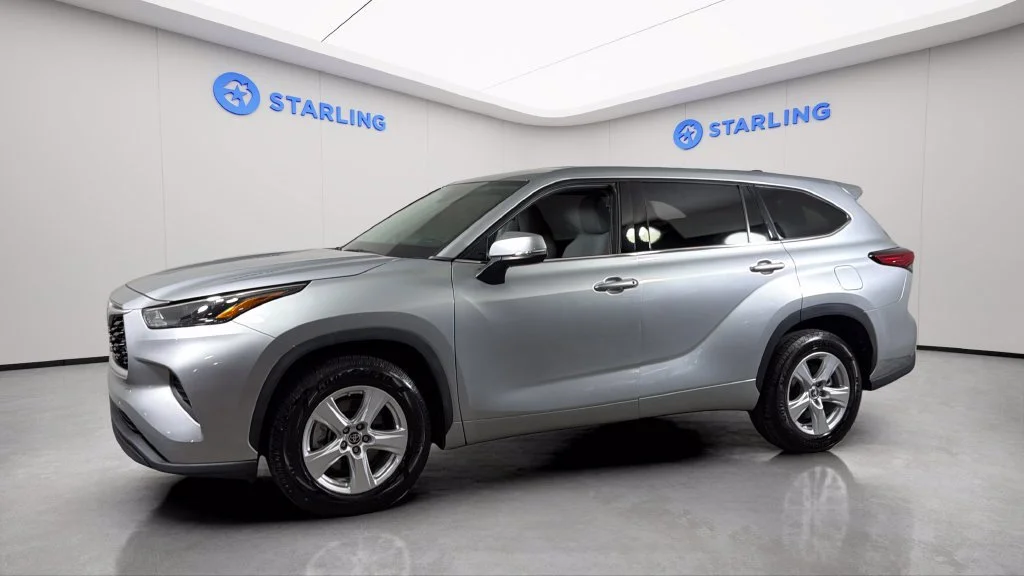 Used 2022 Silver Toyota L image 2