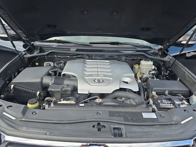 Used 2017  Toyota Base image 32