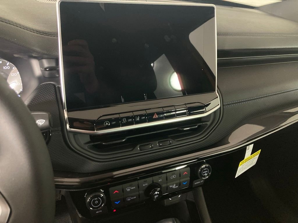 New 2026 Joose (DISC) Jeep Latitude image 2