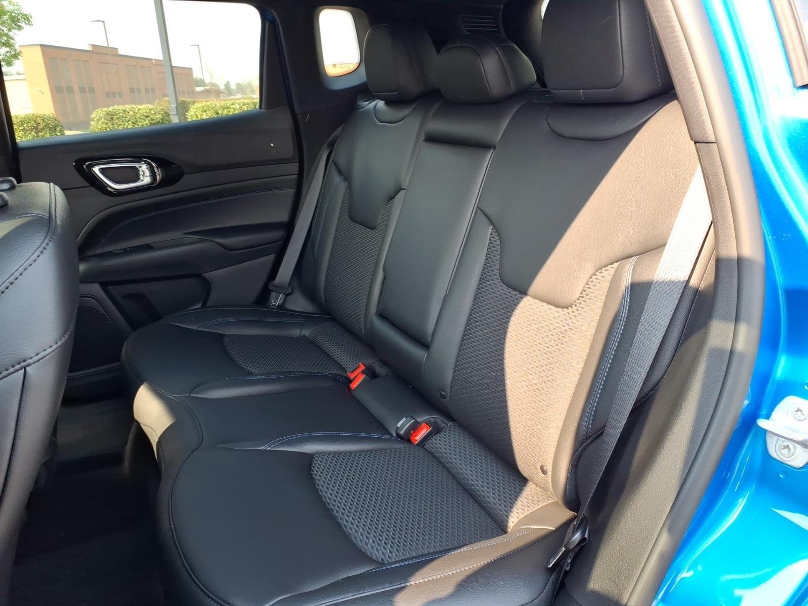 New 2026 Hydro Blue Pearl-Coat Exterior Paint Jeep Latitude Altitude image 20