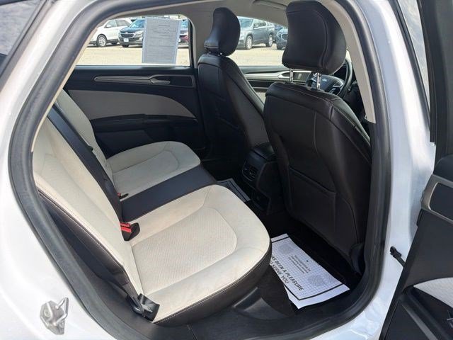 Used 2019 Oxford White Ford SE image 19