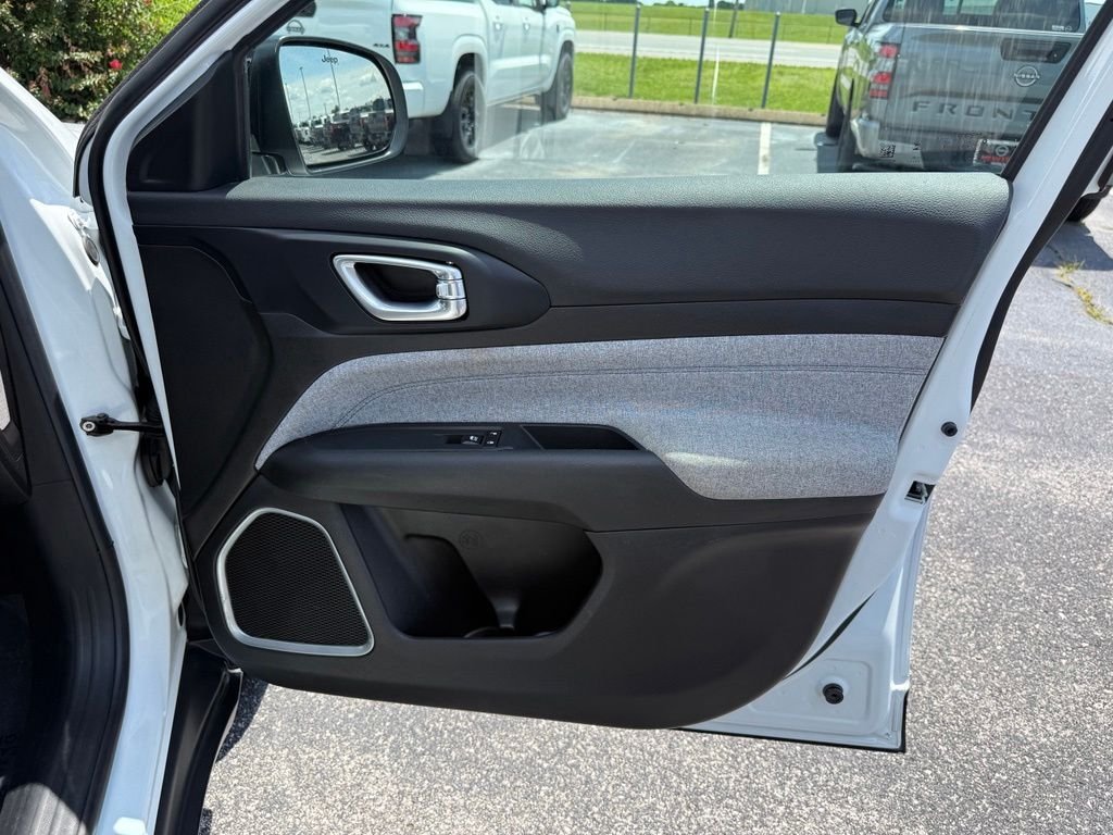 Used 2024 White Jeep Latitude image 18