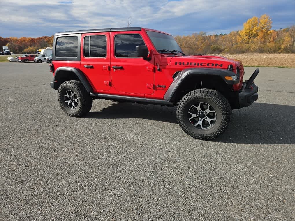 Used 2018  Jeep Rubicon image 4