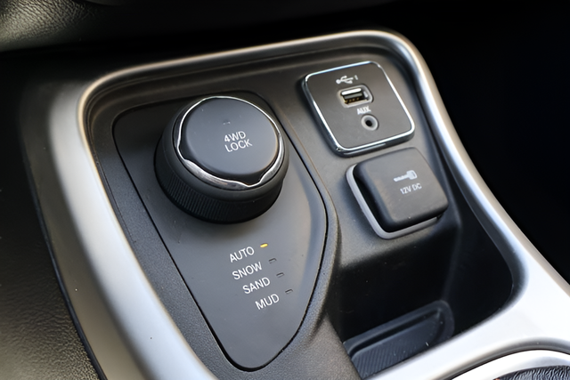 Used 2019 Blue Jeep Latitude image 21