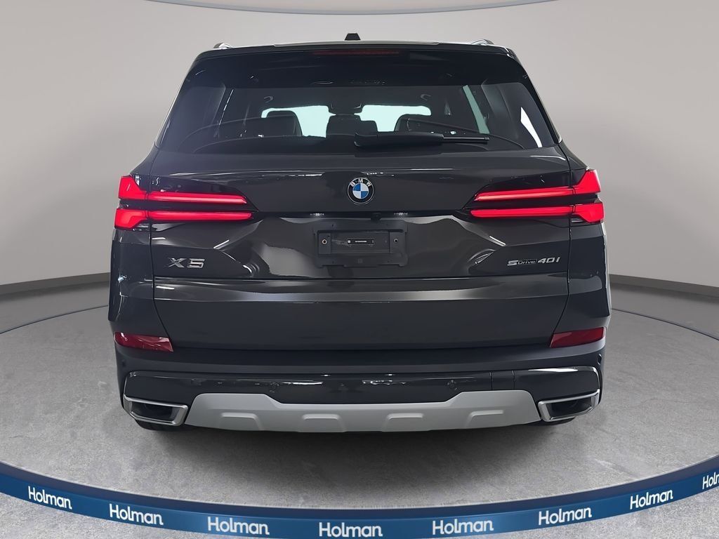 New 2026 Dravit Grey Metallic BMW sDrive40i image 6